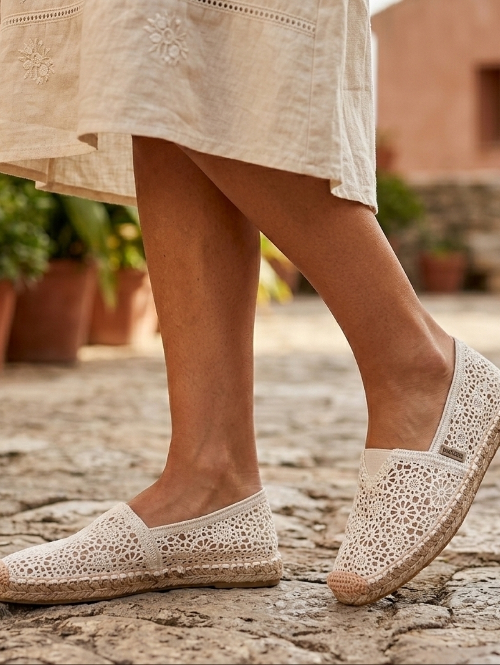 Alexis Leroy Crochet Espadrille Cream Slip-Ons  Boho Vacation Shoe Size 39 New